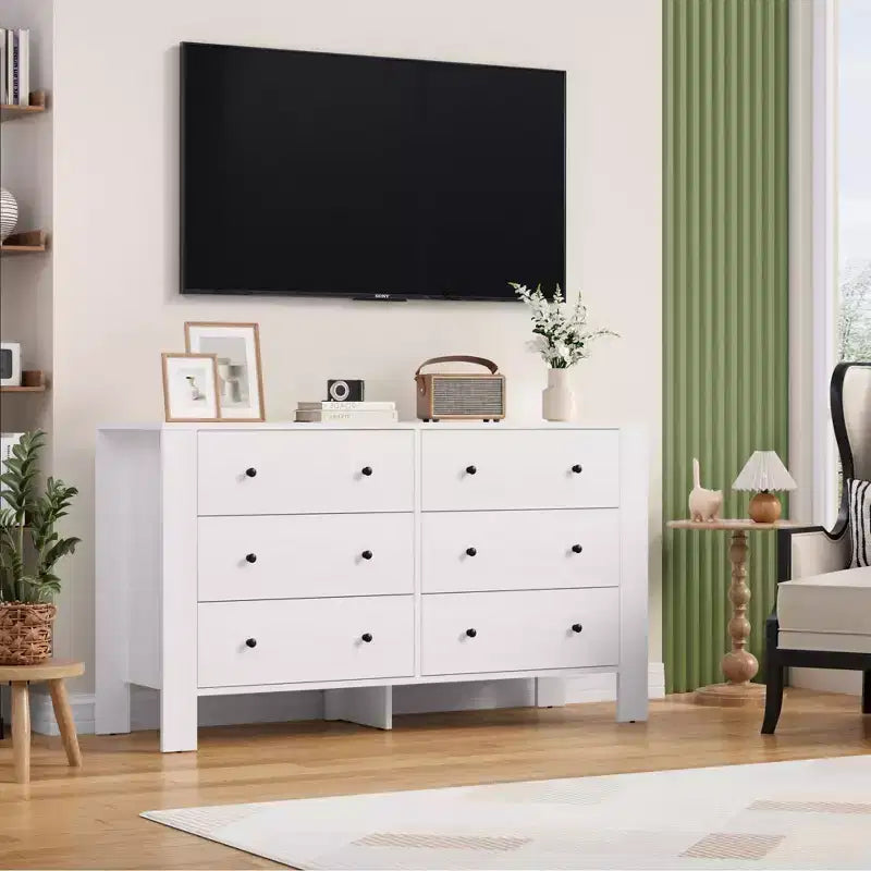 Une commode à six tiroirs convient aux chambres à coucher, aux entrées, aux couloirs,