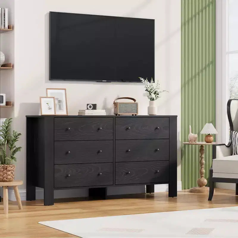 Une commode à six tiroirs convient aux chambres à coucher, aux entrées, aux couloirs,