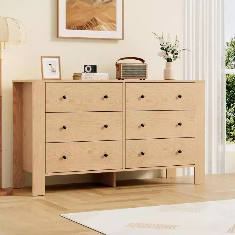 Une commode à six tiroirs convient aux chambres à coucher, aux entrées, aux couloirs,