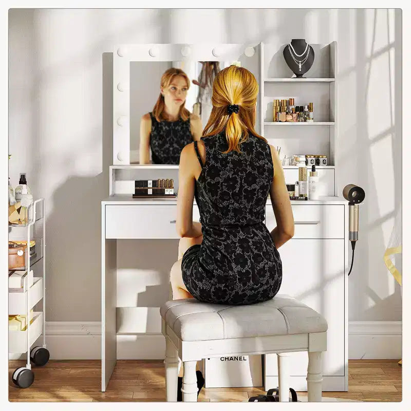 Coiffeuse avec étagères réglables