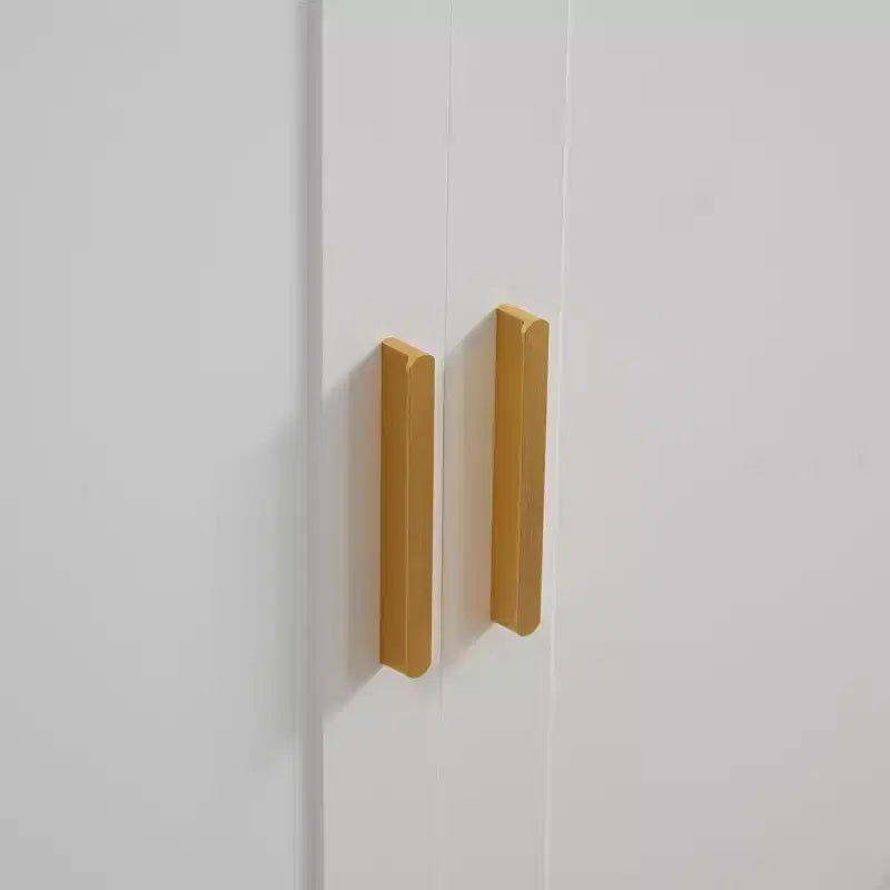 Casier métallique à trois portes avec poignée