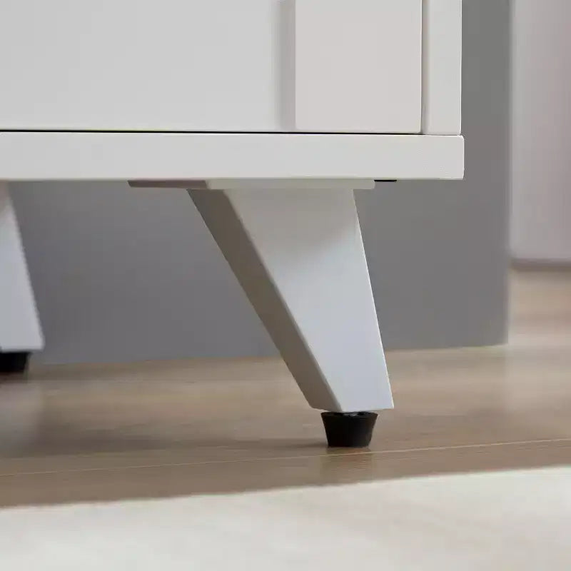 Casier métallique à trois portes avec poignée