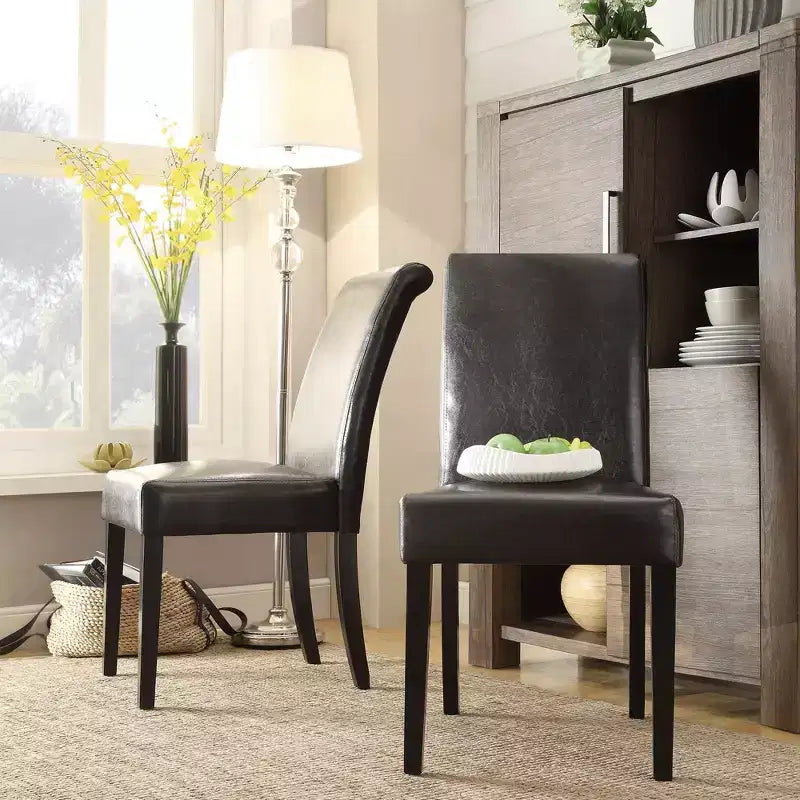 Chaise de salle à manger capitonnée en cuir artificiel